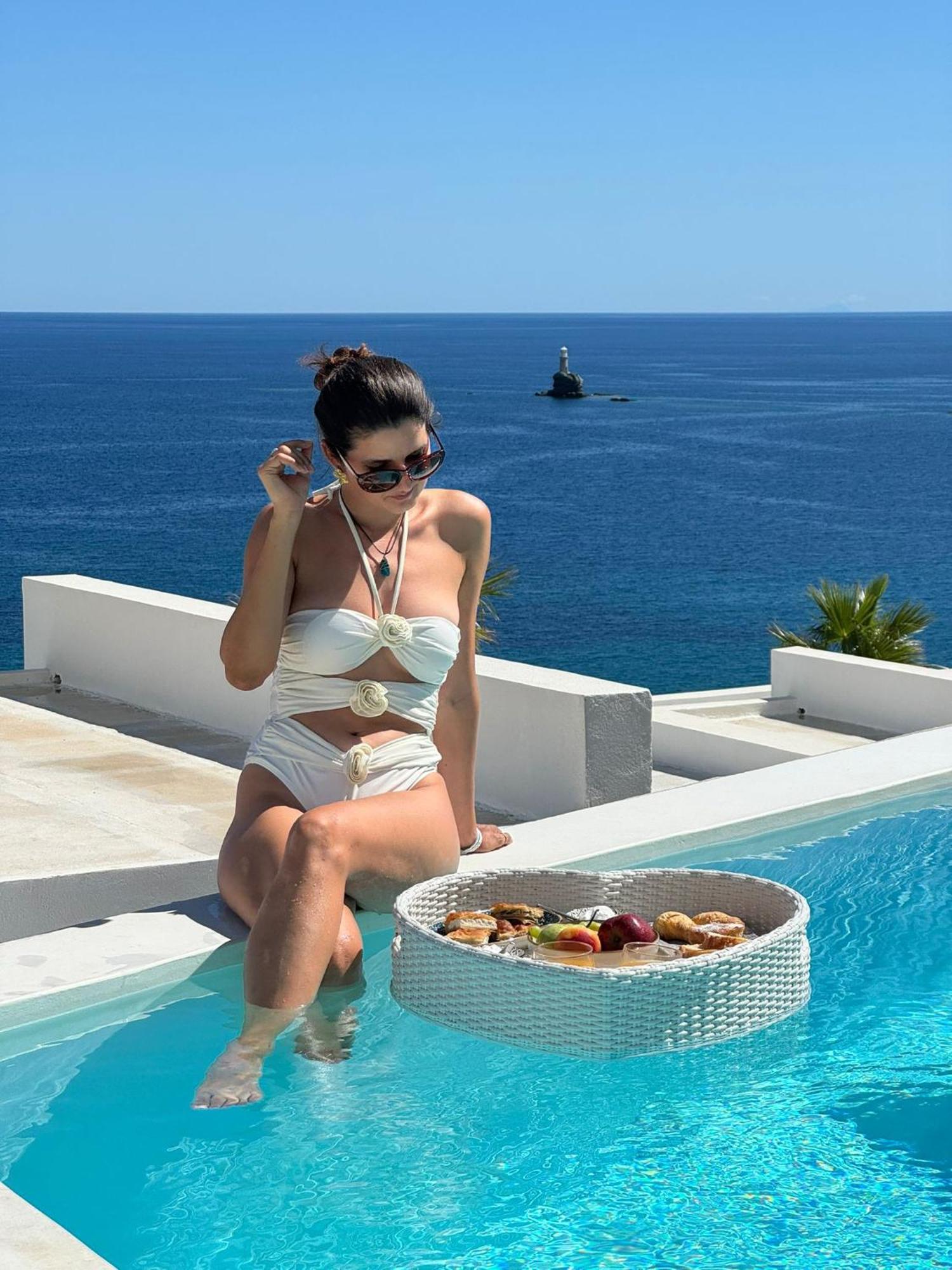 Golden Vista, Beachfront Suites By Explore Andros Екстер'єр фото