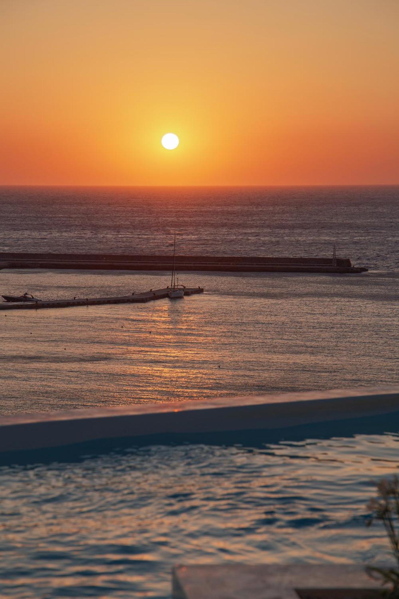 Golden Vista, Beachfront Suites By Explore Andros Екстер'єр фото