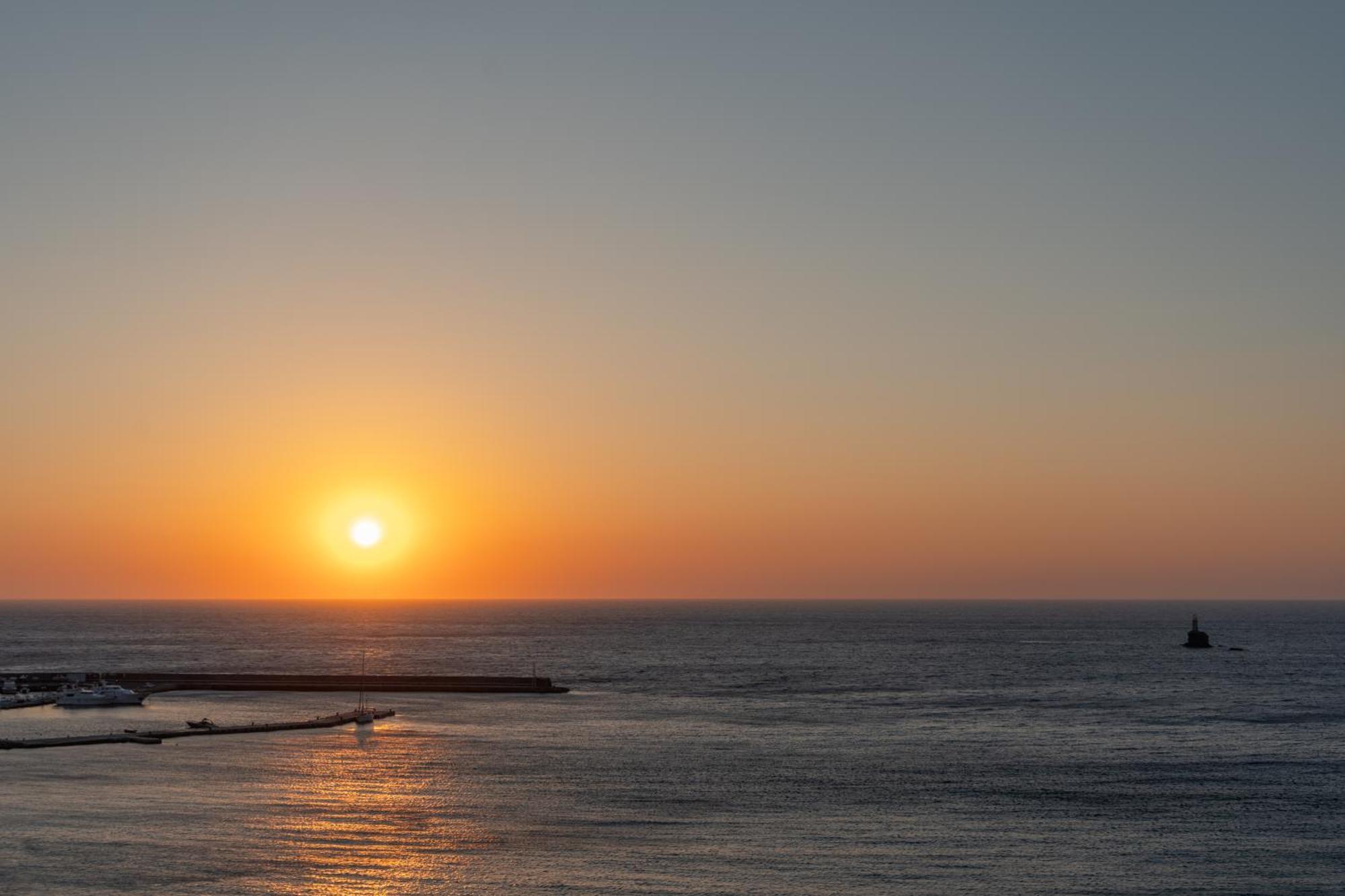 Golden Vista, Beachfront Suites By Explore Andros Екстер'єр фото