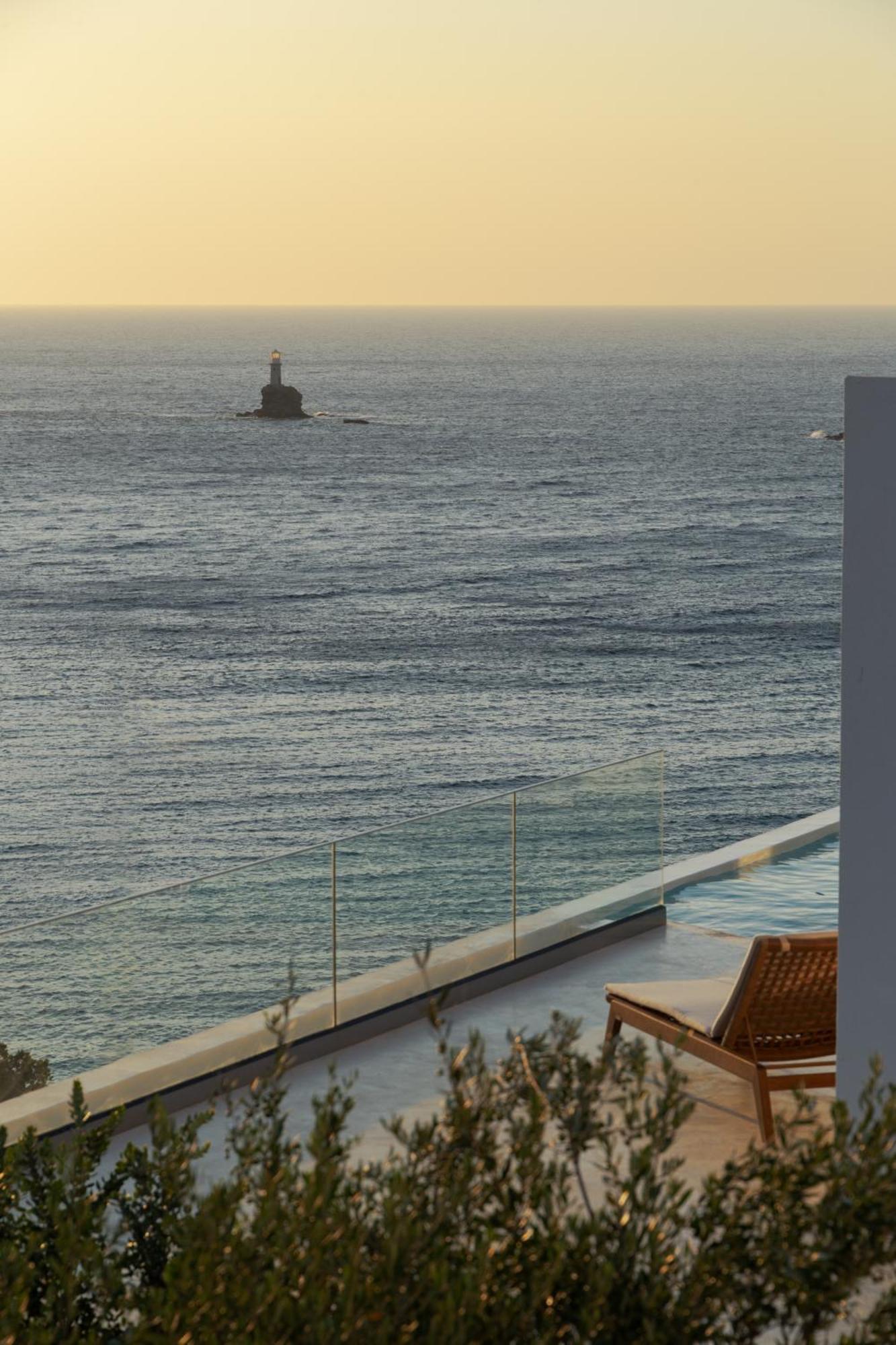 Golden Vista, Beachfront Suites By Explore Andros Екстер'єр фото